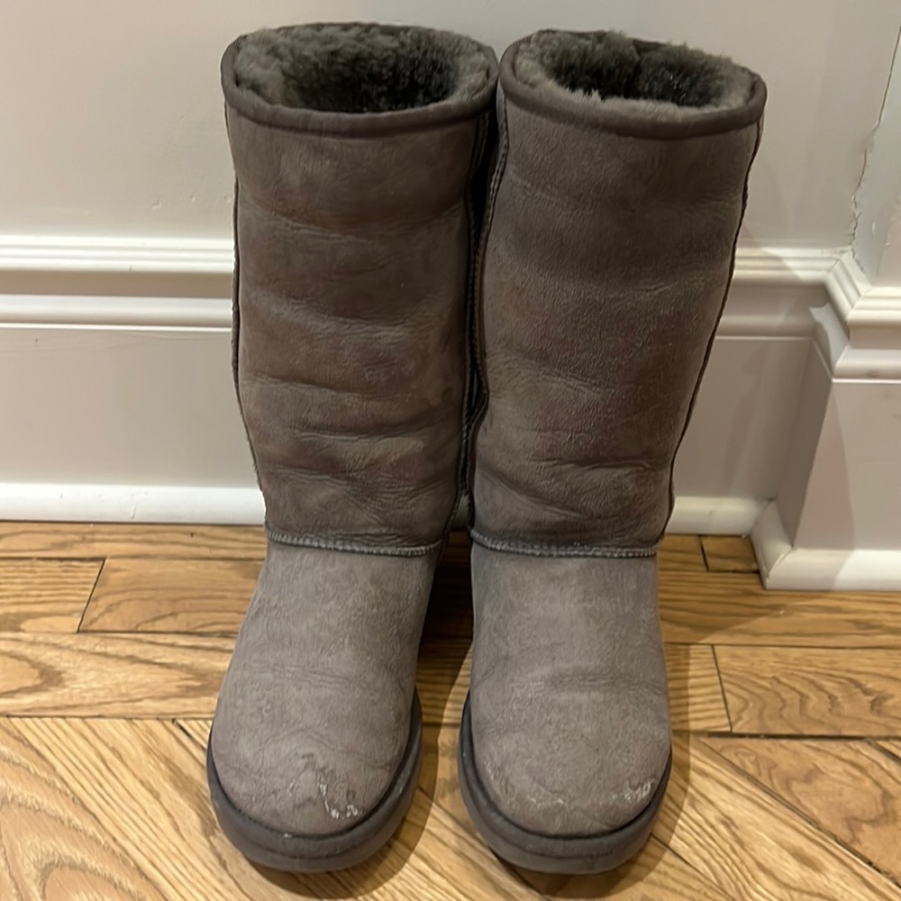 UGG tall boots in light grey